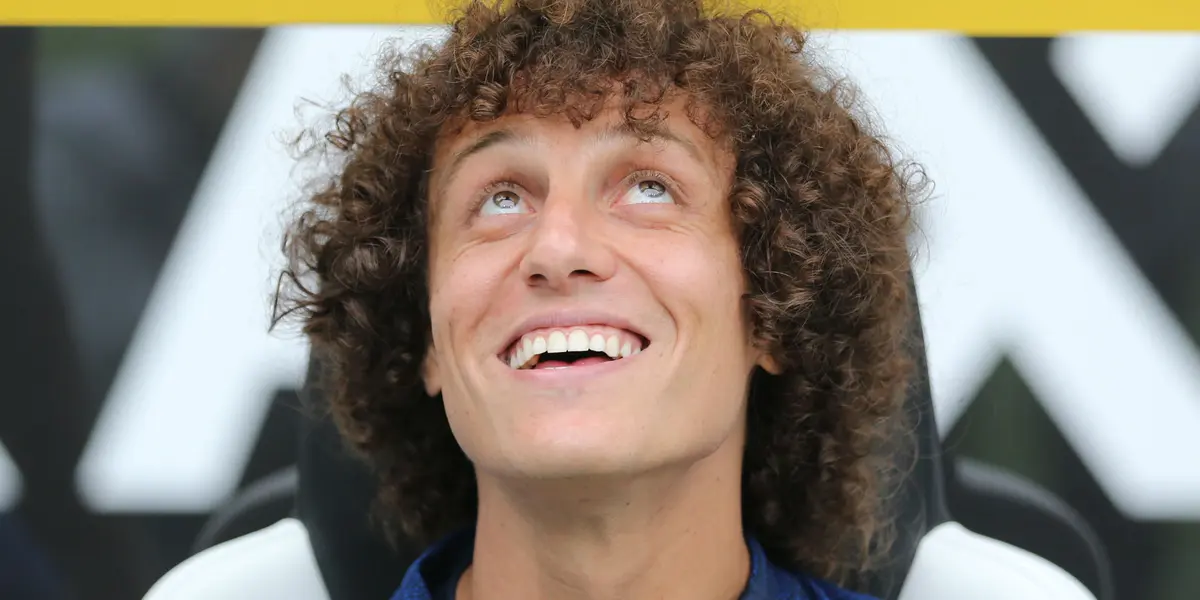 Especialista na bola parada, David Luiz leva fãs à loucura com gol postado nas redes sociais