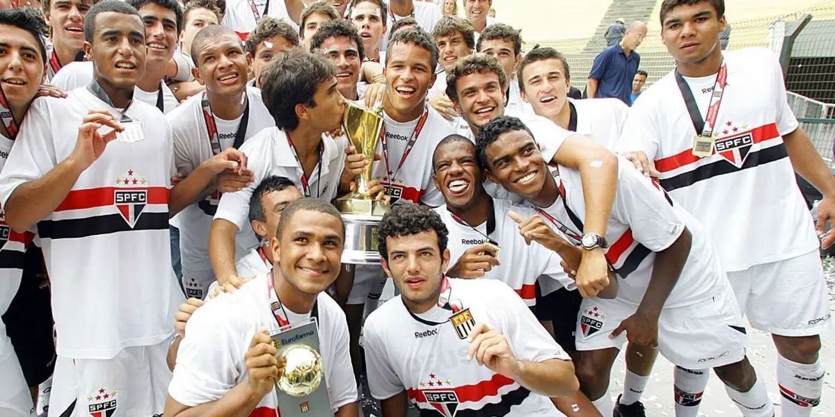 Este jogador saiu jovem do São Paulo e agora pode voltar a brilhar pelo Tricolor, caso seja realmente repatriado pelas ações da diretoria