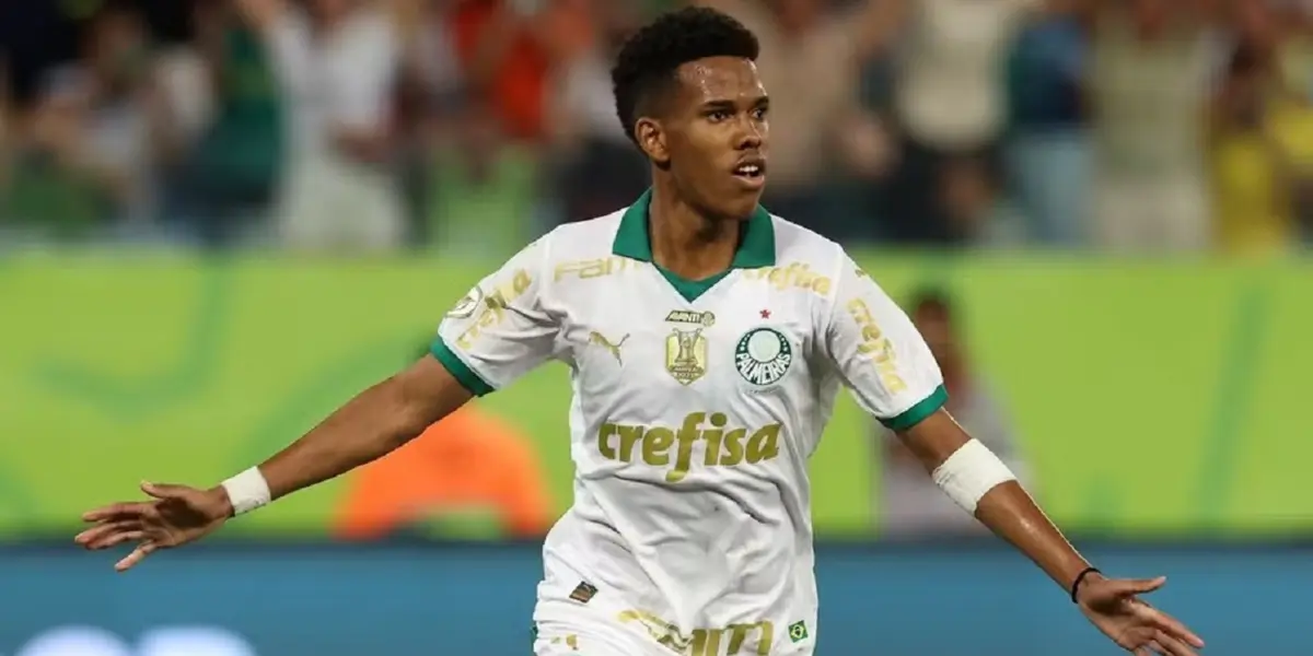 Estêvão comemora gol pelo Palmeiras