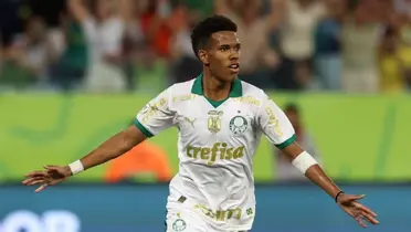 Estêvão comemora gol pelo Palmeiras