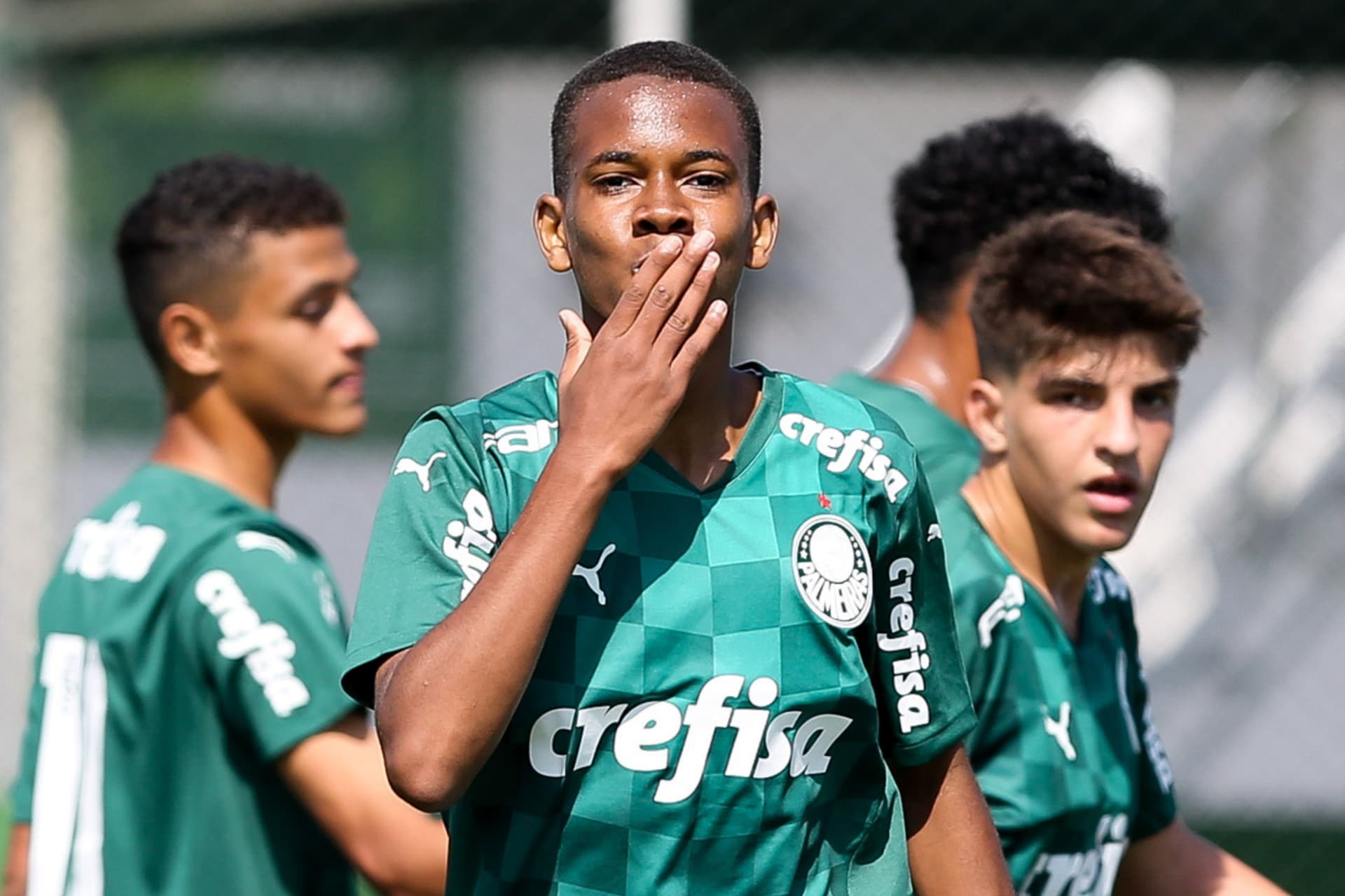 Estêvão, craque que joga pelo time sub-17 do Palmeiras