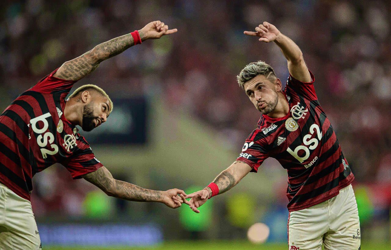 Europa volta seus olhares para os craques do Flamengo e dupla pode dar adeus ao Mengão de forma inesperada