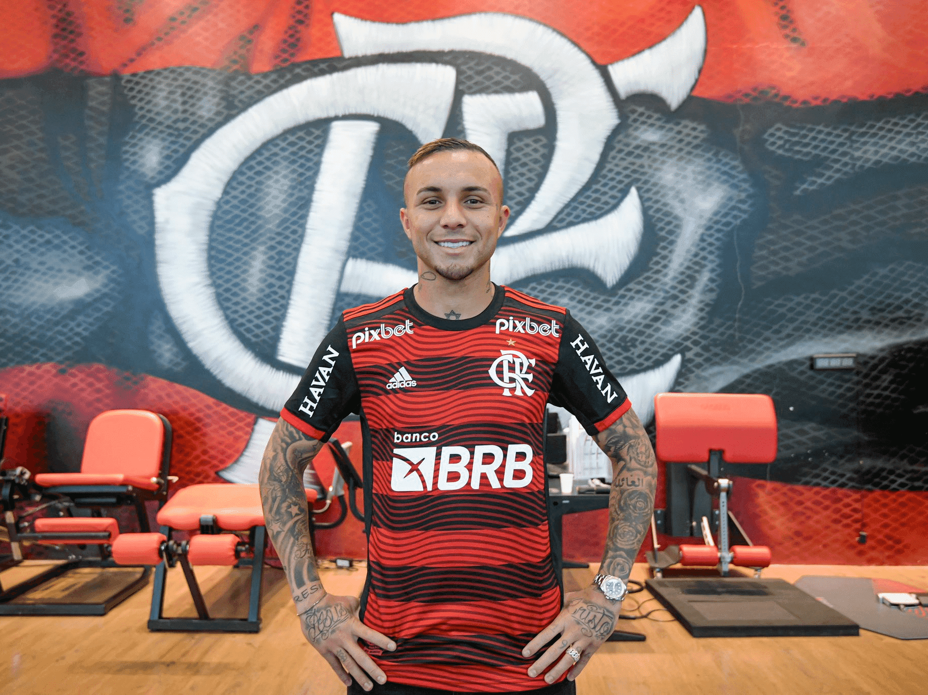 Everton Cebolinha vive uma situação difícil em ter que escolher entre Grêmio e Flamengo