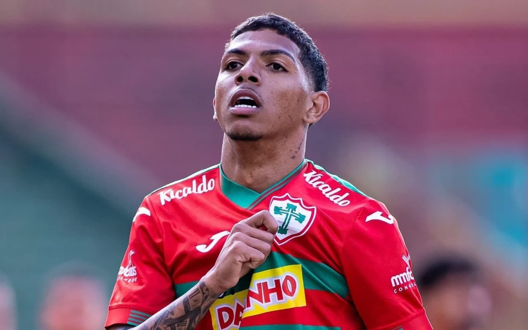 Everton Maceió em ação pela Portuguesa-SP (Foto: Reprodução / @tahanfoto
