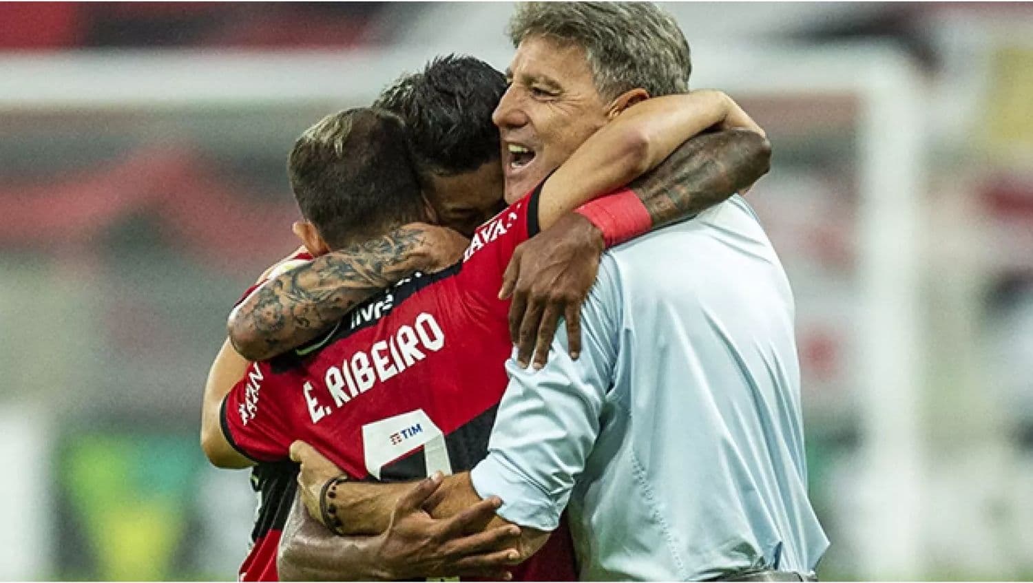 Everton Ribeiro foi mais um jogador a comparar a saída de Rogério Ceni com a chegada de Renato Portaluppi no Flamengo