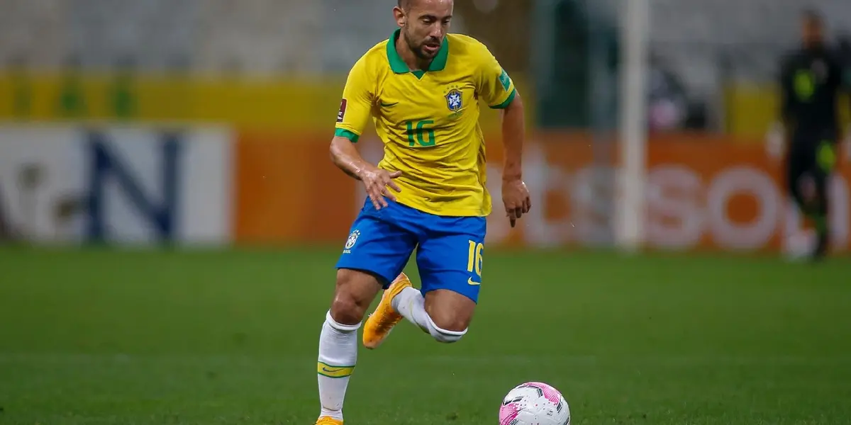 Everton Ribeiro vive momentos bem diferentes na carreira
