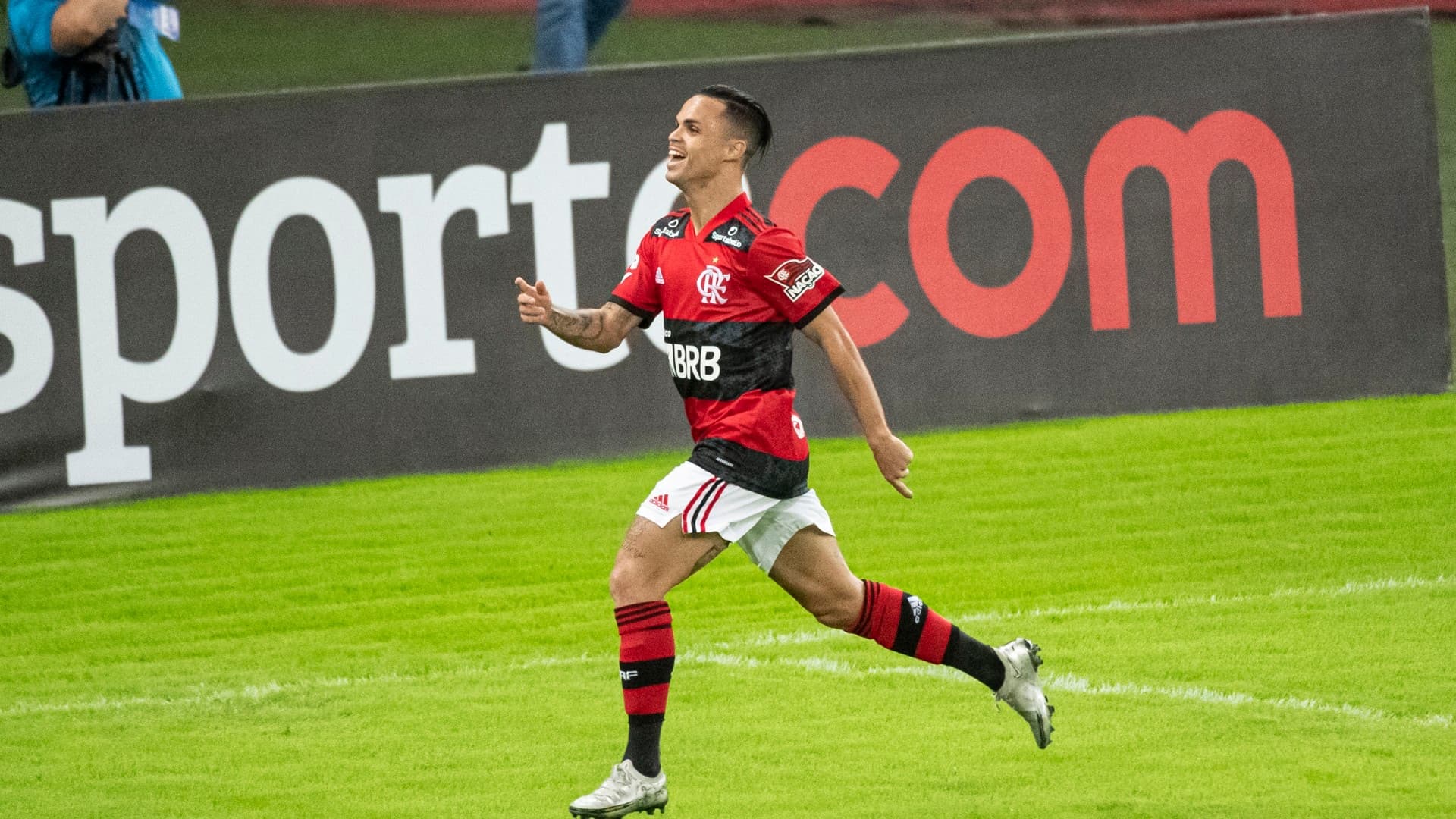 Ex-atacante do Flamengo defende o Al-Hilal, da Arábia Saudita