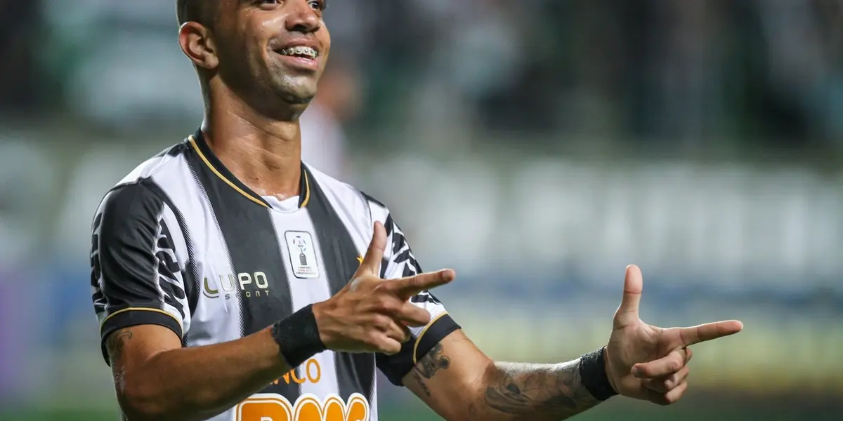 Ex-atacante e ídolo do Galo estava presente no Mineirão para acomapanhar clássico