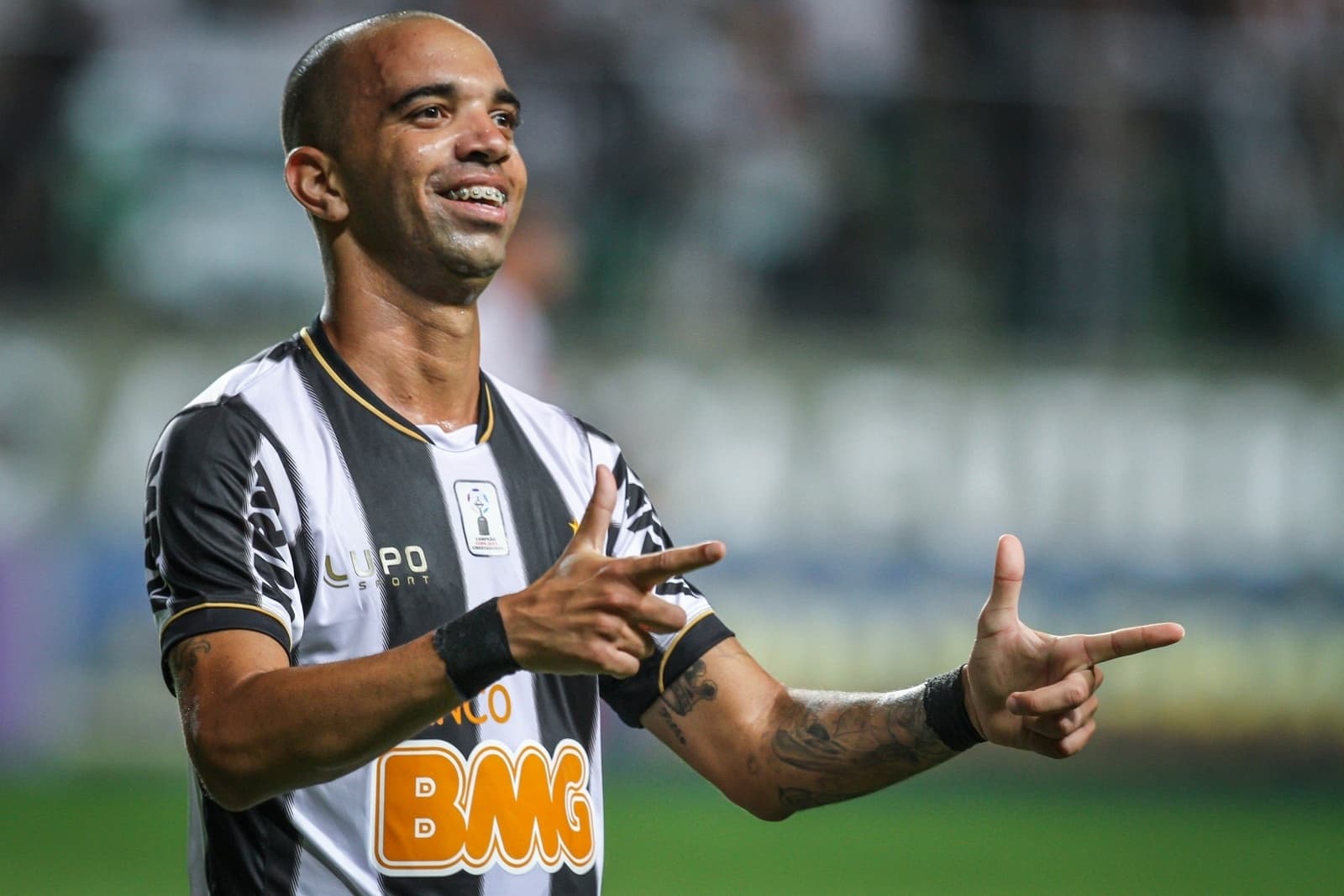 Ex-atacante e ídolo do Galo estava presente no Mineirão para acomapanhar clássico