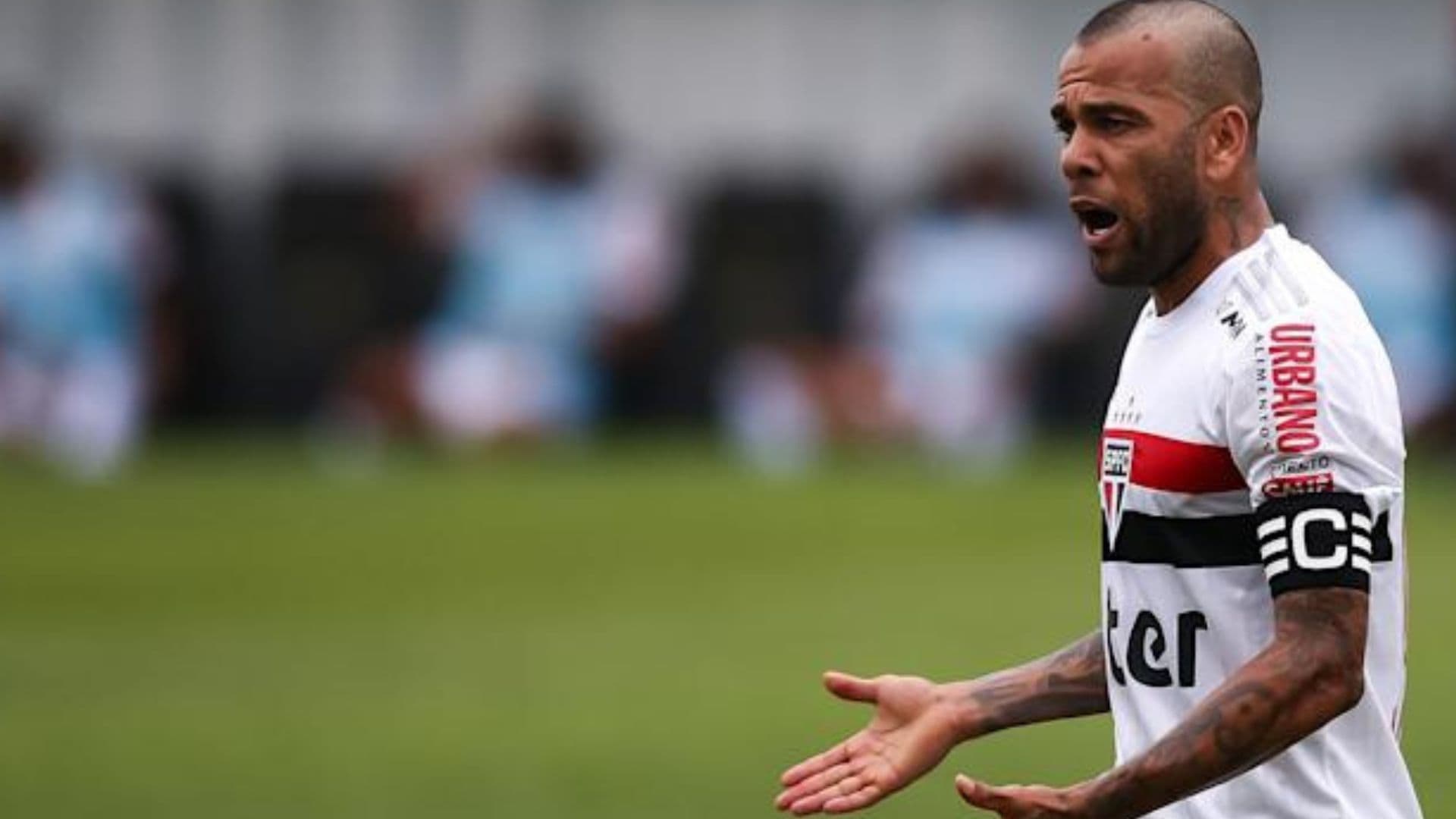 Ex-jogador do São Paulo e ídolo do Barça está preso na Espanha desde o dia 20 de janeiro