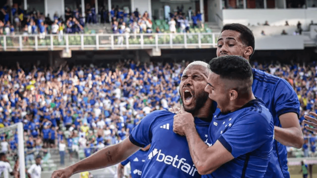 Ex-jogador do Verdão foi o grande destaque do Cruzeiro em vitória sobre o Santos