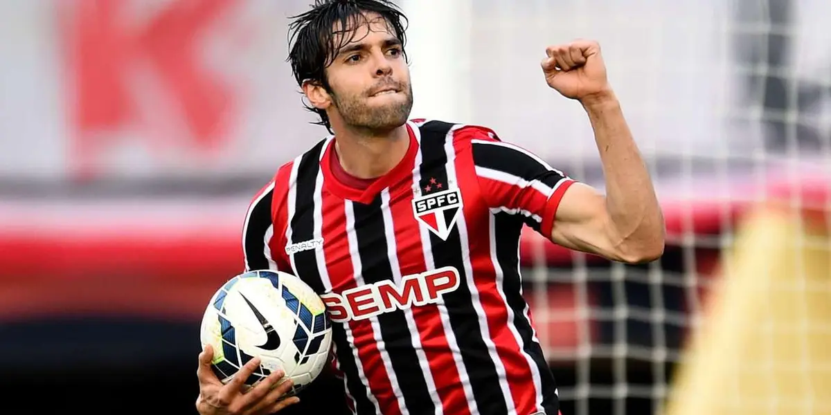 Ex-jogador esteve no CT da Barra Funda na última quarta-feira e posou ao lado de Ceni e jogadores do São Paulo