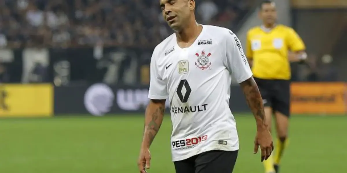 Ex-jogador teve passagem pelo clube nos anos 90, mas criou identificação com um rival