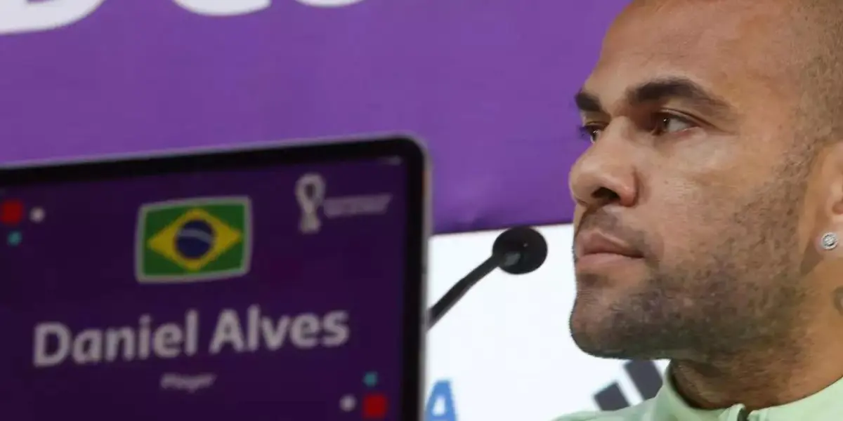 Ex mulher do lateral-direito comanda a carreira do jogador desde os tempos do Barcelona