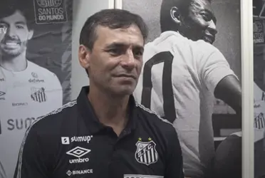 Ex-técnico do Peixe está de olho em reforços para o time de Guayaquil