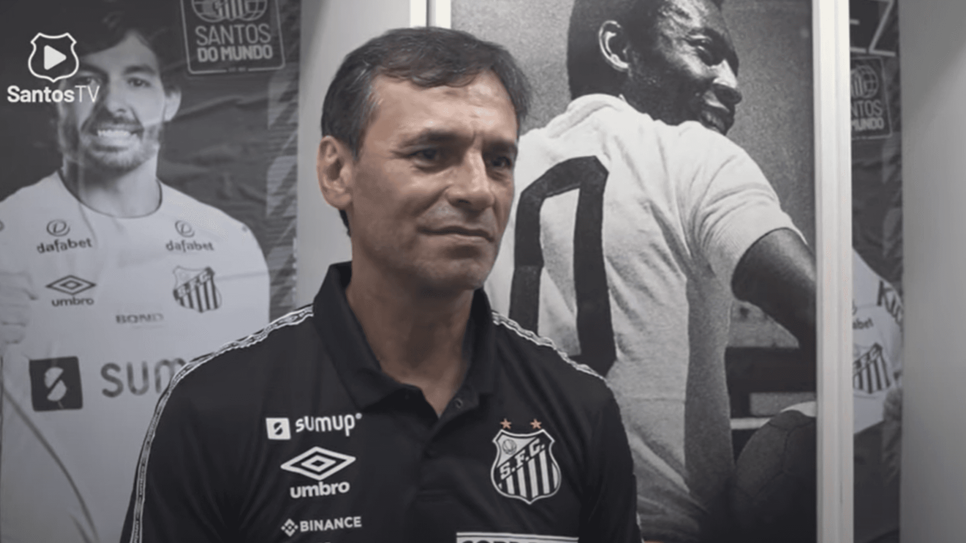 Ex-técnico do Peixe está de olho em reforços para o time de Guayaquil
