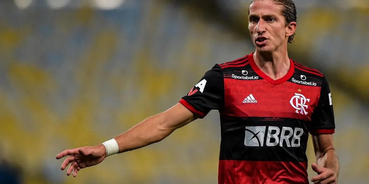 Experiente jogador cometeu gafes nas redes sociais para explicar o atual momento do Flamengo