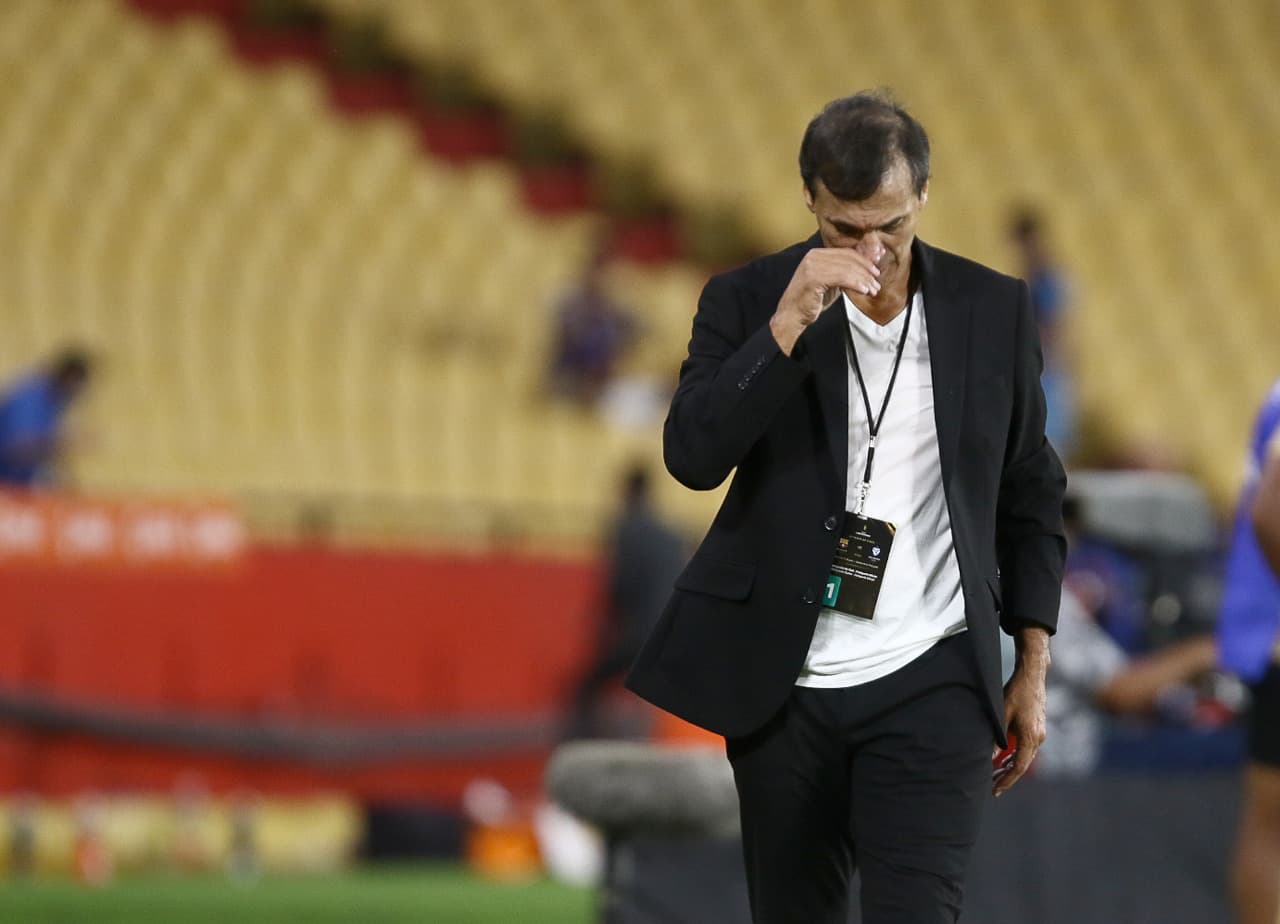 Fabián Bustos está entre as opções analisadas por Santos, relatam no Brasil