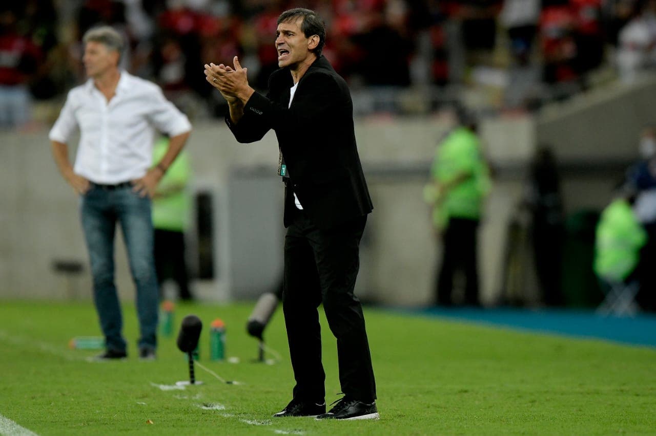 Fabián Bustos, que já revelou ter o sonho de trabalhar no Brasil, buscará a vaga na final para o Barcelona a qualquer custo