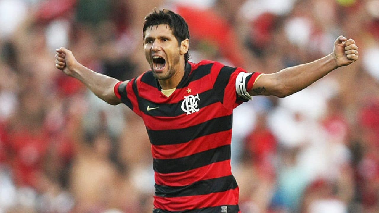 Fábio Luciano ganha mais fama do que quando jogou futebol profissionalmente em carreira privilegiada