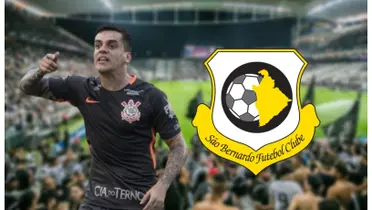 Fagner com a camisa do Corinthians e do lado o escudo do São Bernardo
