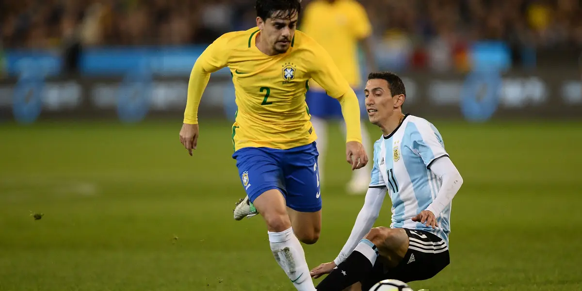 Fagner quer convencer Tite de que é o melhor da posição mais uma vez