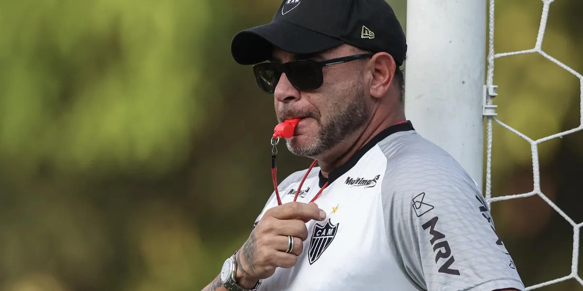 Falhas de Turco Mohamed ao armar a equipe voltam a ser questionadas após derrota do Atlético Mineiro contra o Tolima