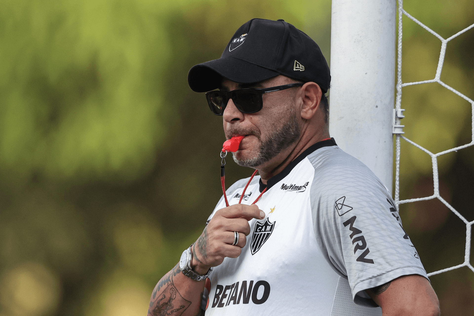 Falhas de Turco Mohamed ao armar a equipe voltam a ser questionadas após derrota do Atlético Mineiro contra o Tolima