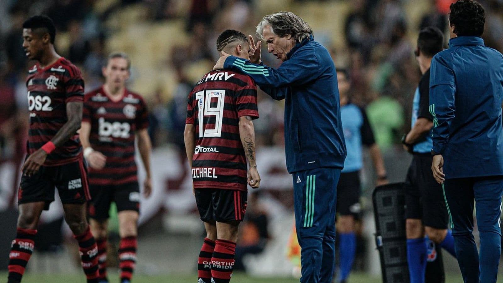 Felipe Araújo, estrela da música sertaneja no Brasil, revela que Michael, atacante do Flamengo, sentia a diferença com Jorge Jesus