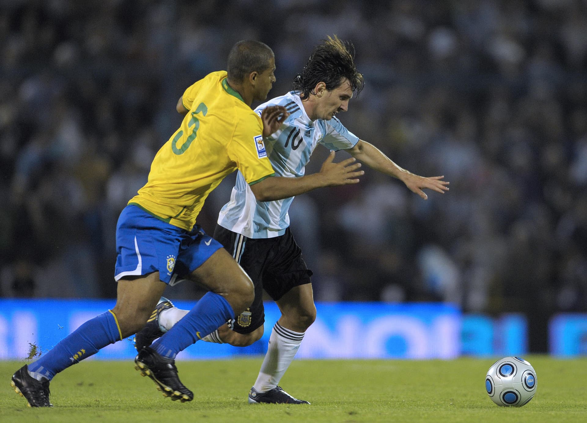 Felipe Melo deu um valioso conselho para a Seleção Brasileira se quiser vencer a Argentina de Lionel Messi