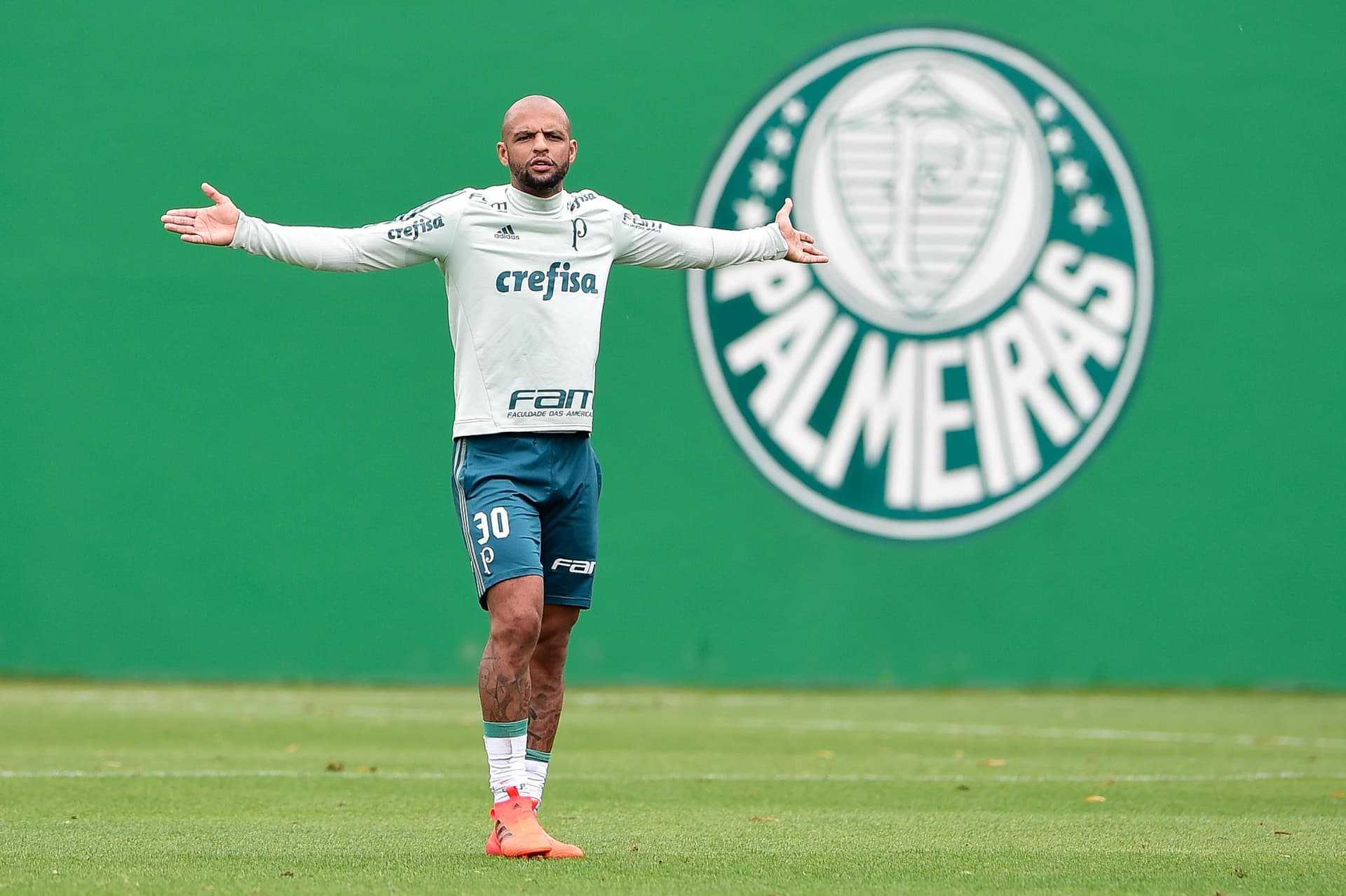 Felipe Melo pode perder a final da Copa Libertadores 2021 por mandado de prisão que tem no Uruguai