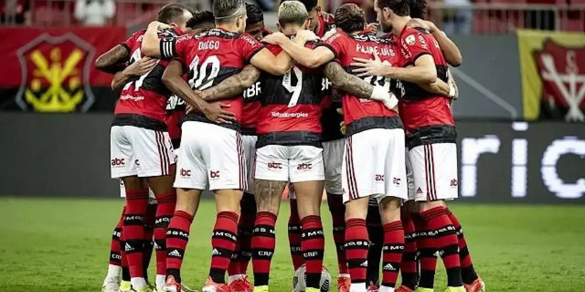 Fenerbahçe da Turquia confirmou a compra do jogador de 30 anos