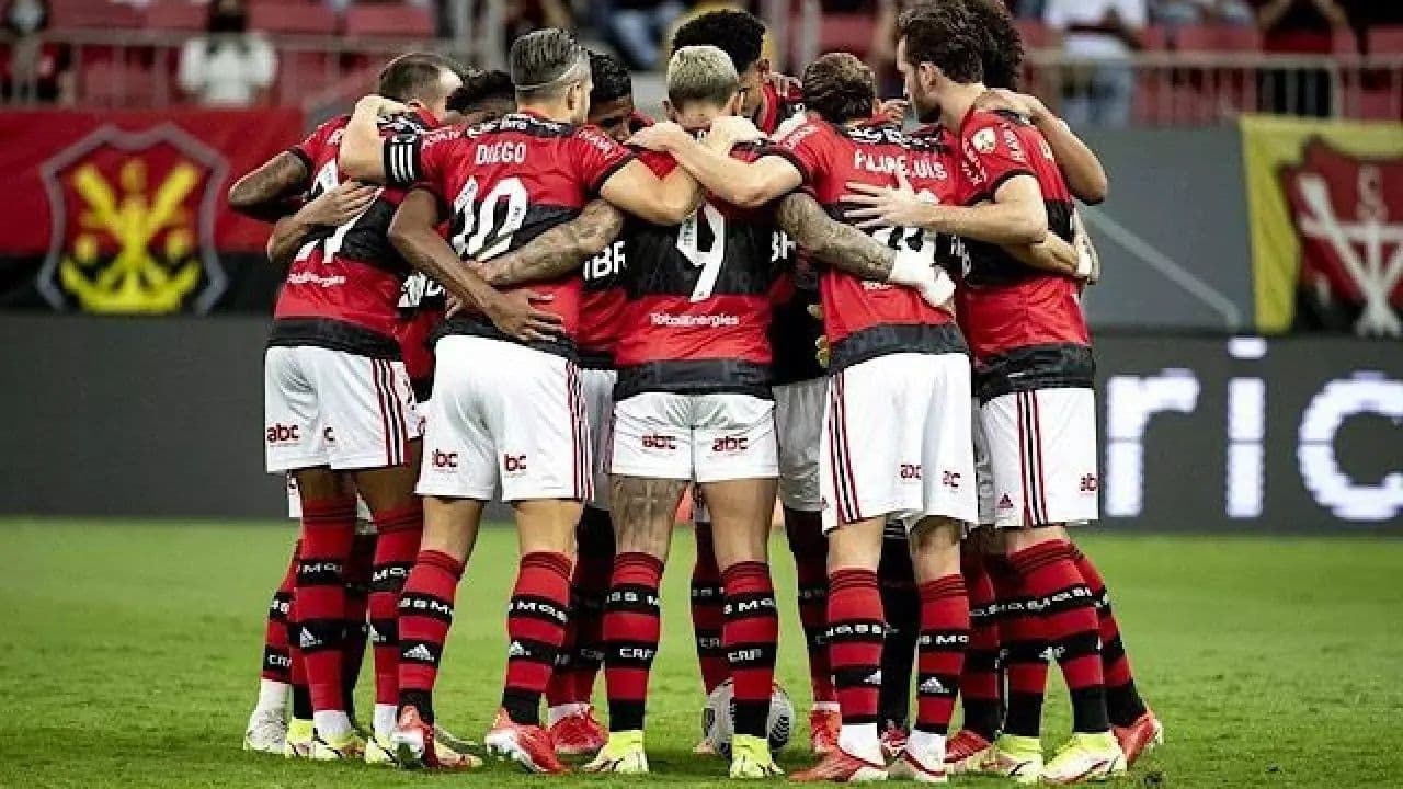 Fenerbahçe da Turquia confirmou a compra do jogador de 30 anos