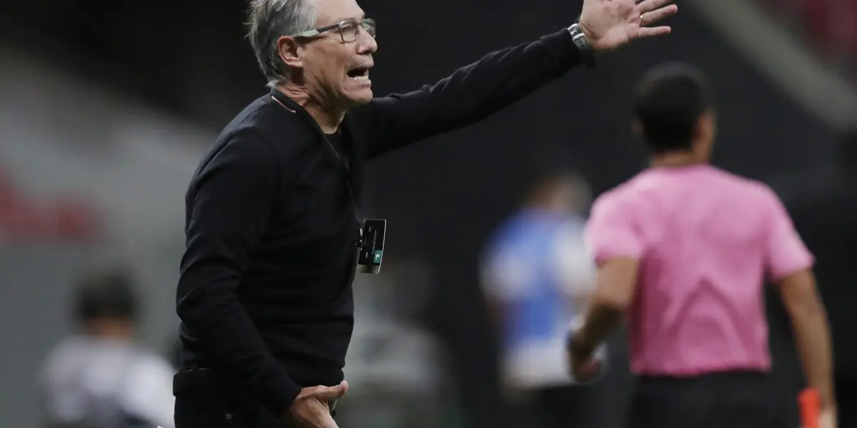 Fernando Diniz foi anunciado como o novo técnico do Santos