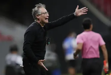 Fernando Diniz foi anunciado como o novo técnico do Santos
