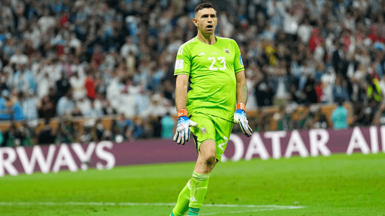 FIFA estuda sanções contra o goleiro argentino após provocação contra rivais na decisão