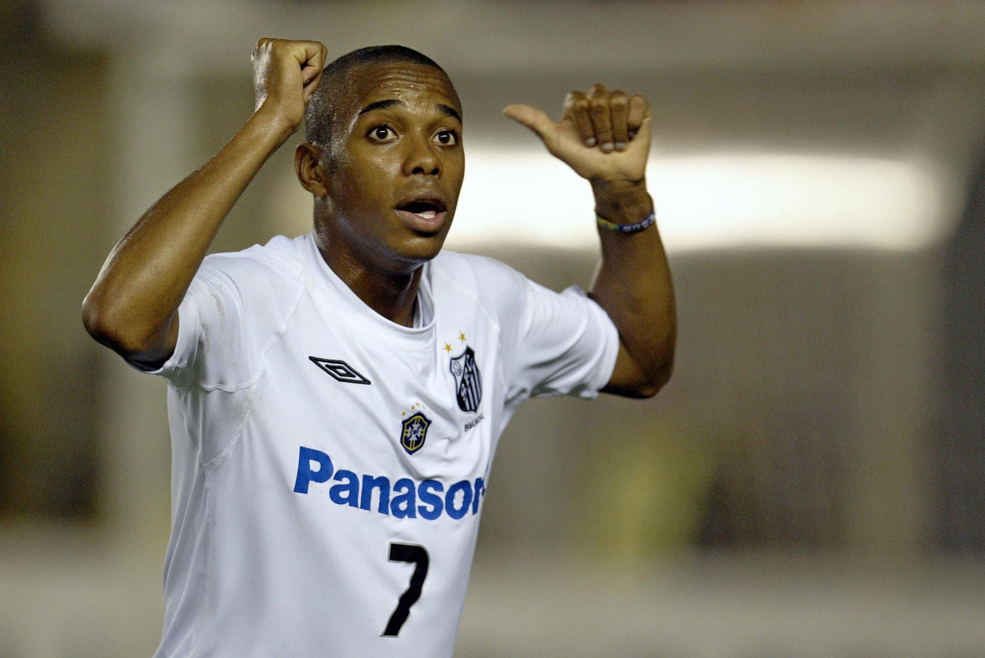 Filho de craque está sendo blindado por clube