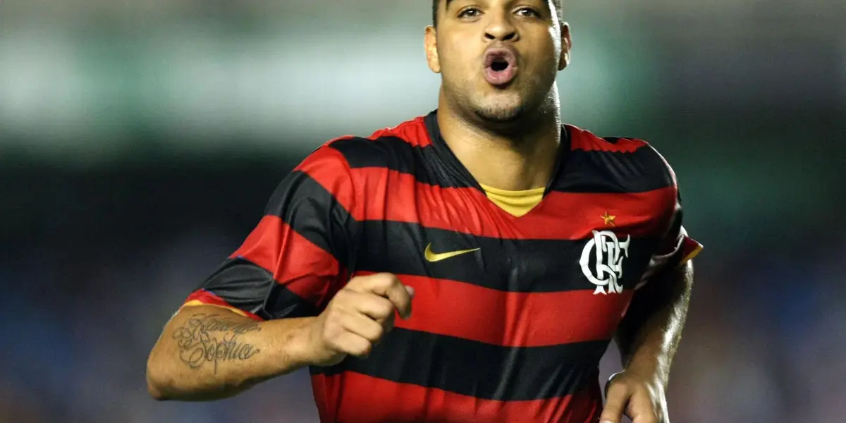 Filho de ídolo do Flamengo assinou contrato profissional com clube carioca