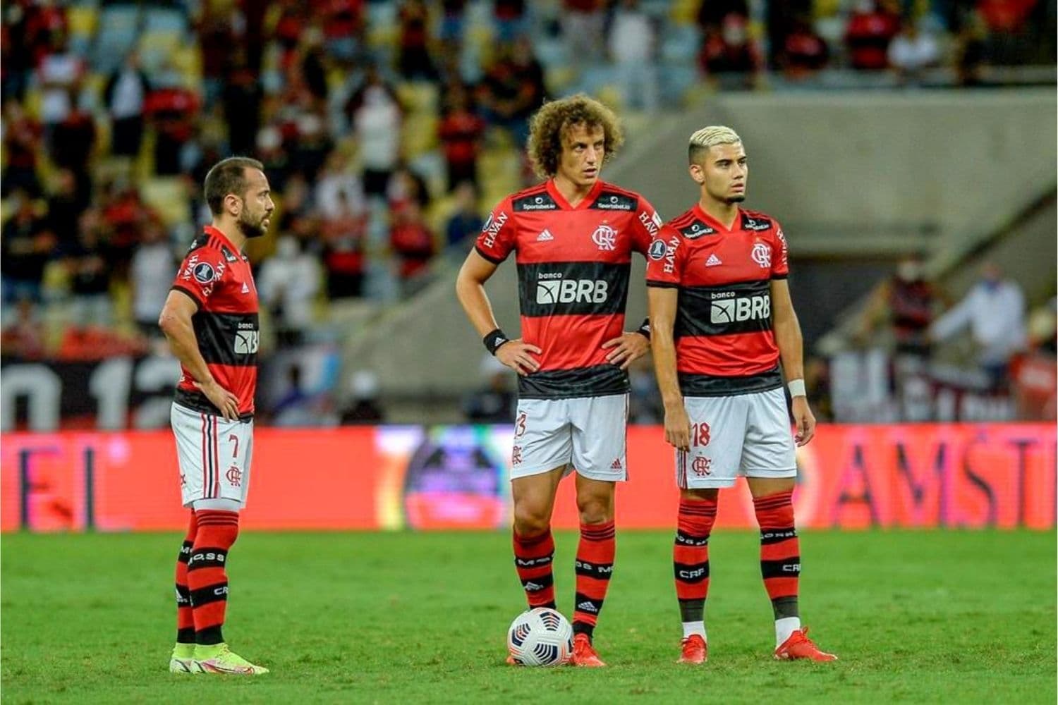 Flamengo contratou trio dos sonhos na última janela de transferências, mas precisou abrir os cofres para isso acontecer
