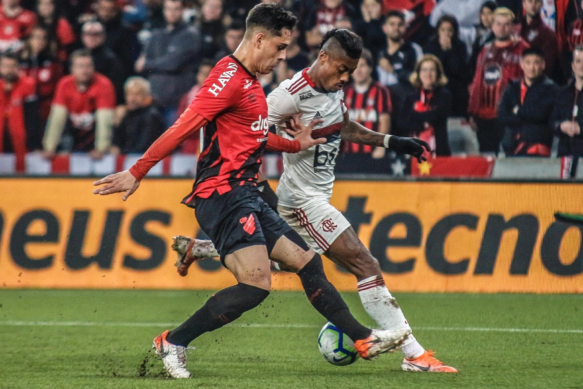 Flamengo e Athletico-PR se enfrentam após vagas nas finais continentais e ainda serão adversários na semifinal da Copa do Brasil