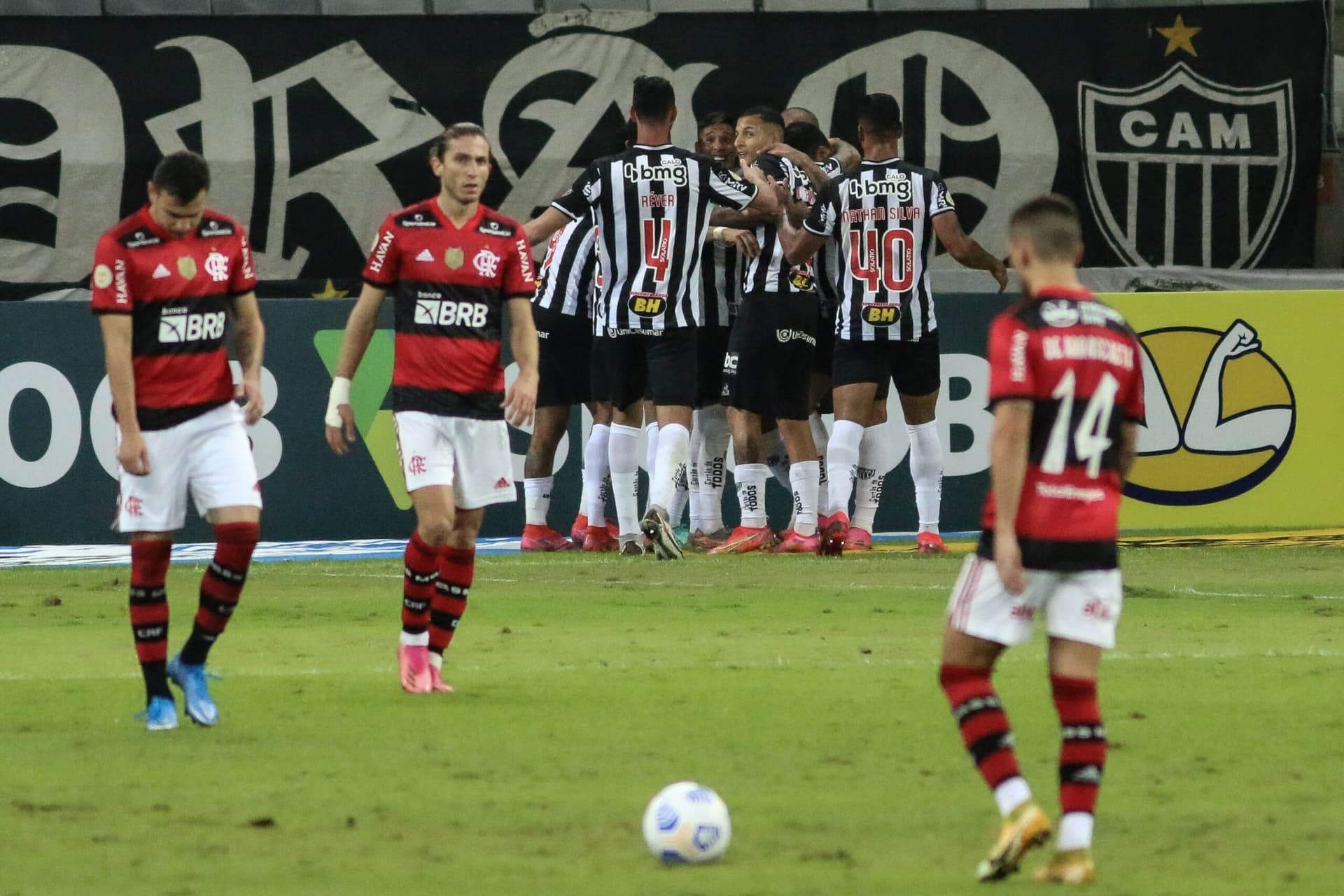 Flamengo é humilhado pelos rivais com os títulos perdidos na reta final de temporada