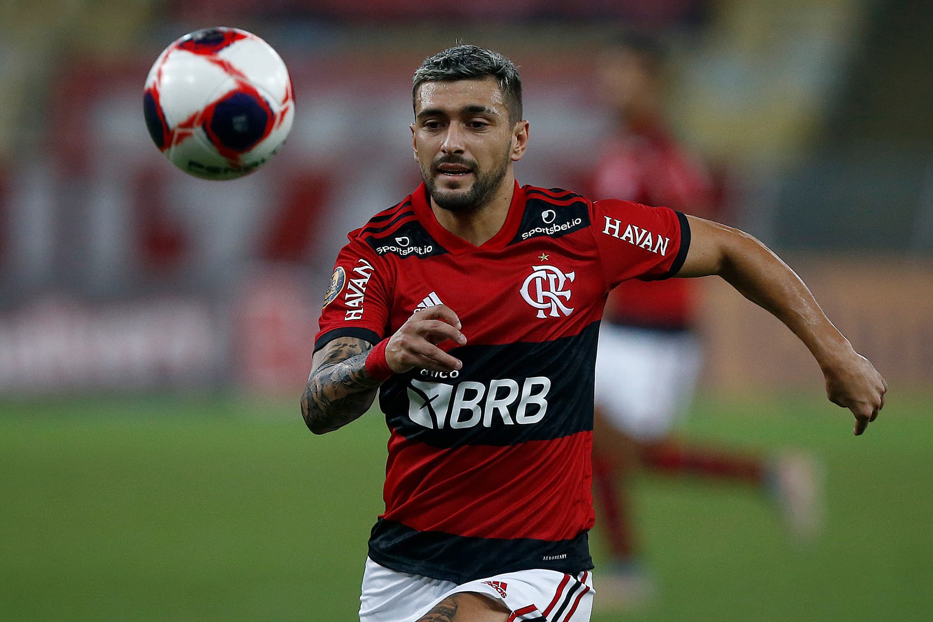Flamengo é surpreendido com pré-convocação de Arrascaeta e pode perder craque para a final da Copa Libertadores