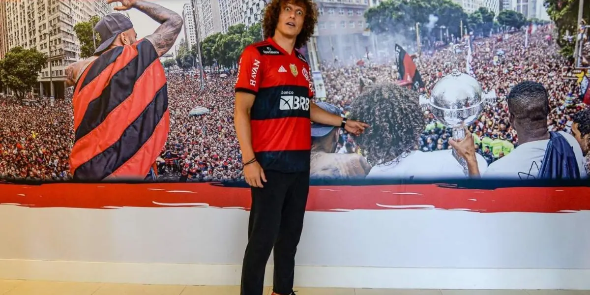 Flamengo empata com o Grêmio e garante vaga até o momento; David Luiz vai ao Estádio do Maracanã pela primeira vez e perucas ganham o Rio de Janeiro
