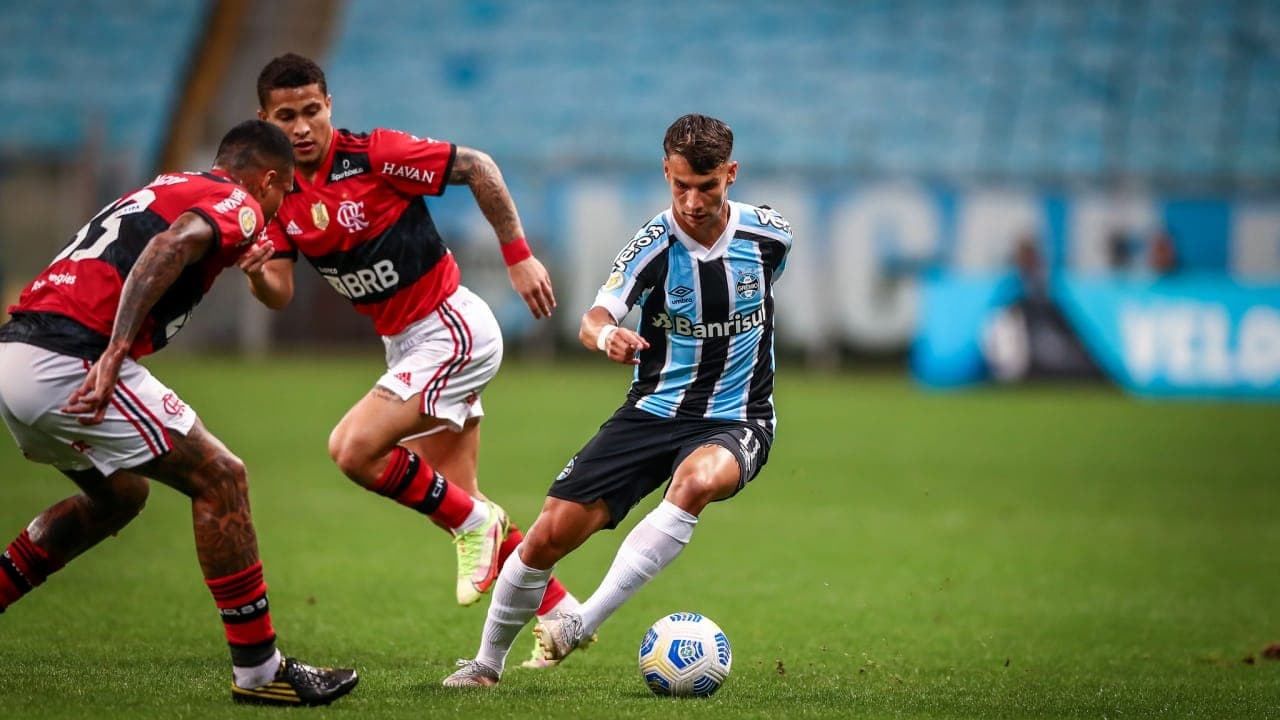 Flamengo estuda contratação de um dos raros destaques no fatídico rebaixamento do Grêmio no Brasileirão