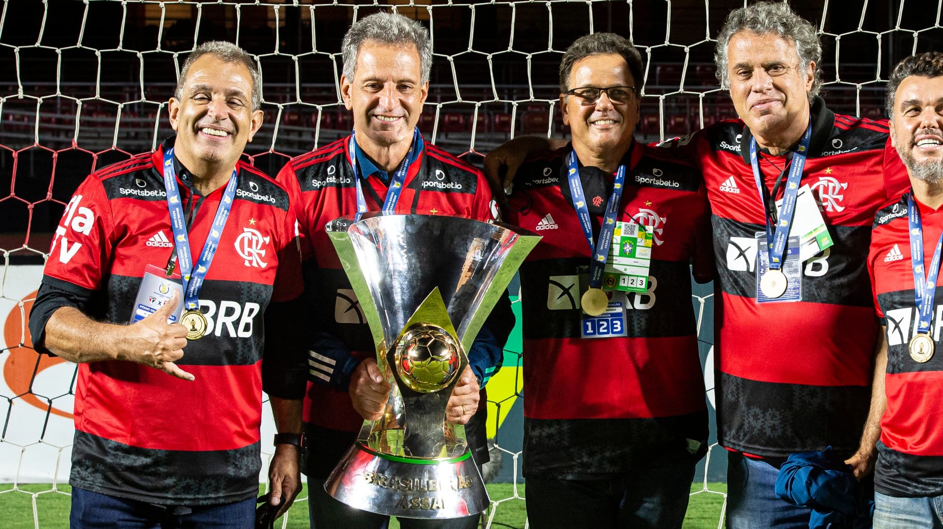 Flamengo foi acusado de atividade ilegal de lavagem de dinheiro por apresentador equatoriano e respondeu profissional