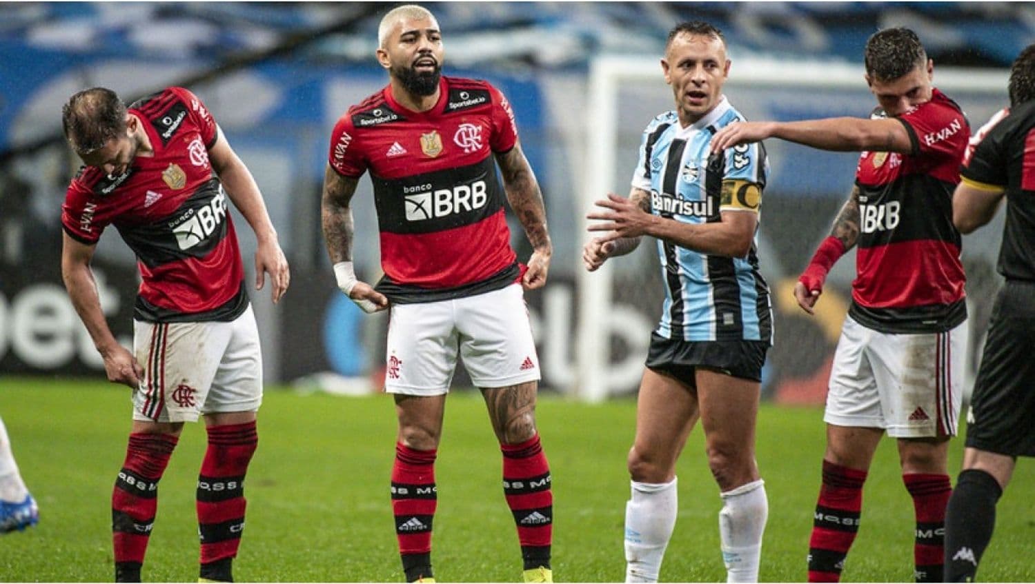 Flamengo goleia Grêmio e está perto das semifinais da Copa do Brasil 2021; Gabigol não marca, mas provoca o rival