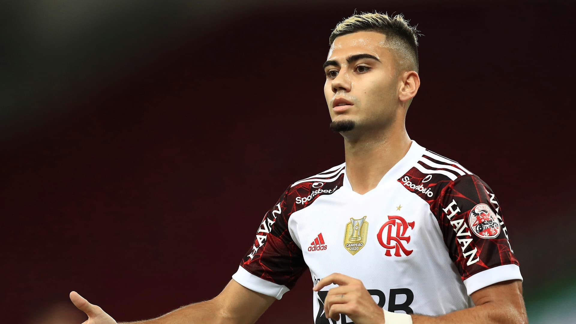 Flamengo prepara mais uma proposta para adquirir o meia em definitivo