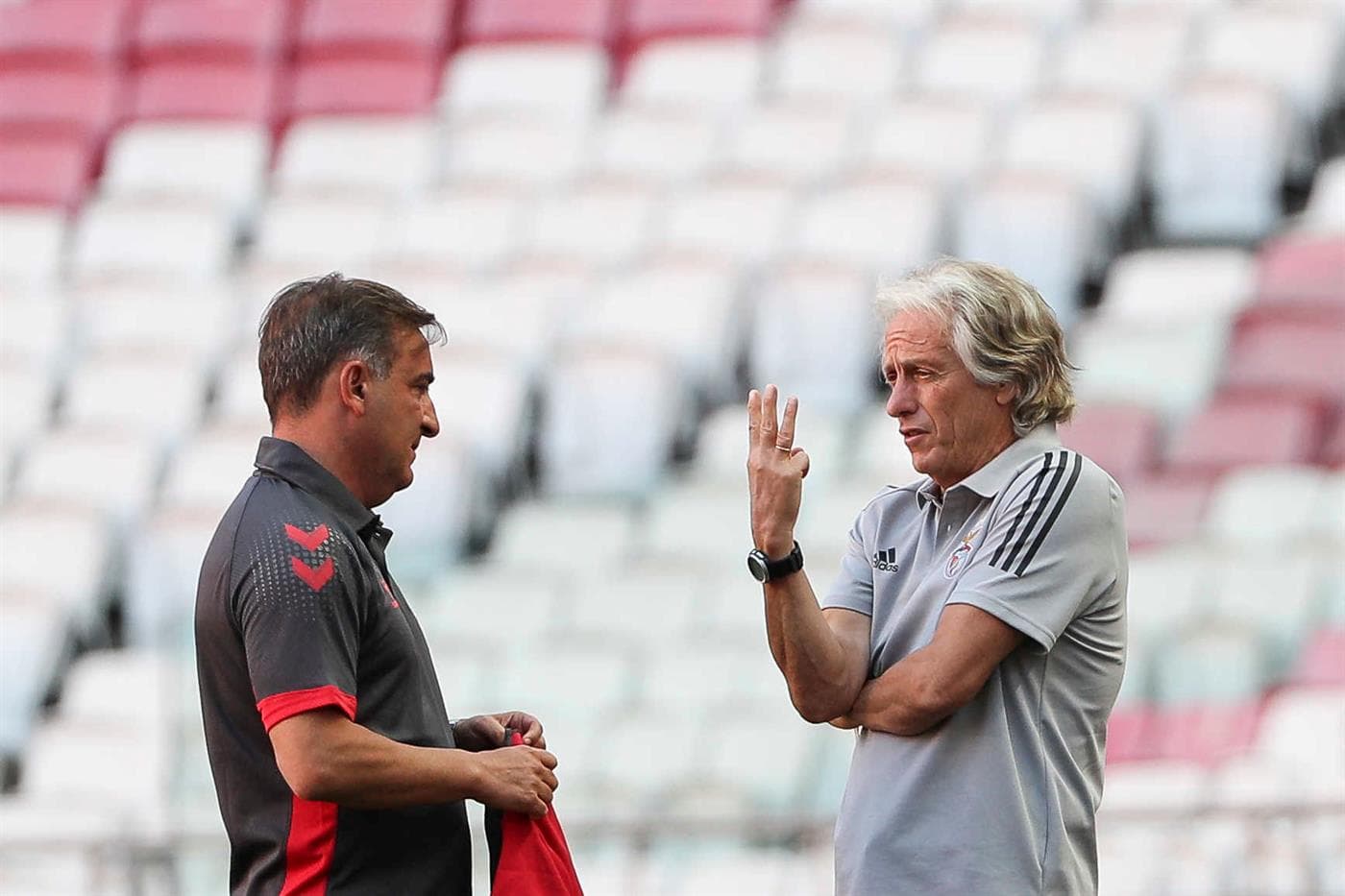 Flamengo segue em busca de um novo técnico e mais um português aparece em sua lista de favoritos
