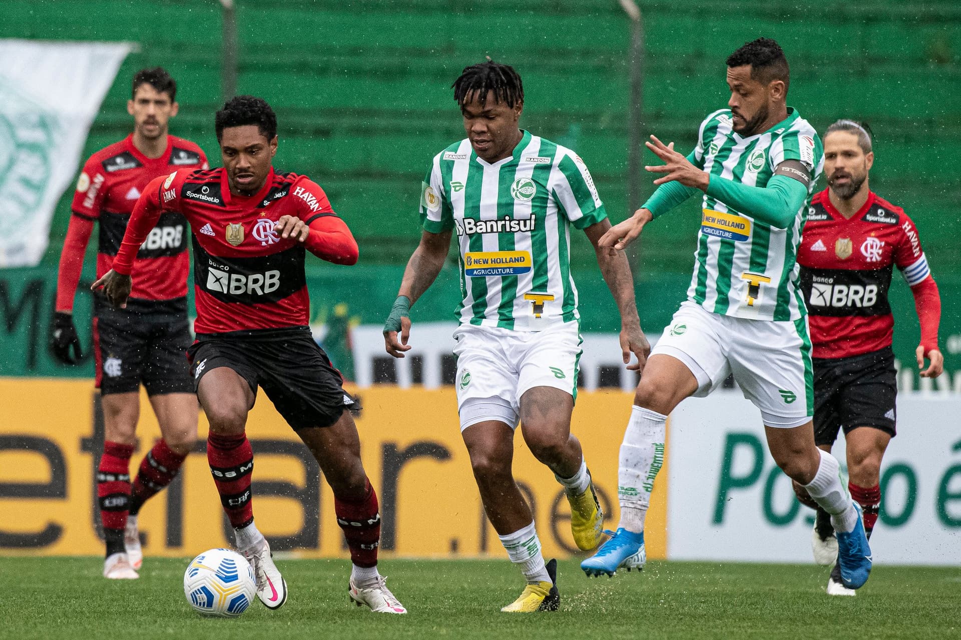 Flamengo tem oito desfalques para encarar o Juventude e lista pode aumentar para Renato Portaluppi