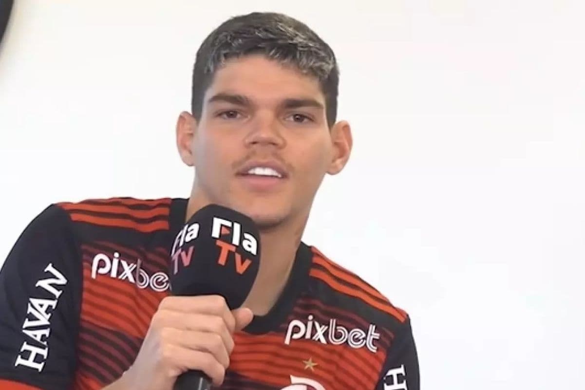 Flamengo terá de pagar milhões ao Spartak caso Ayrton Lucas cumpra metas, veja quais